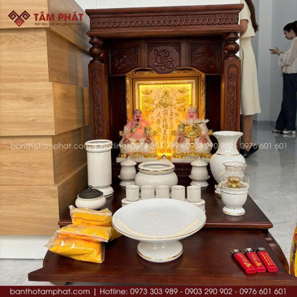 Mẫu bàn thờ Thần Tài sang trọng