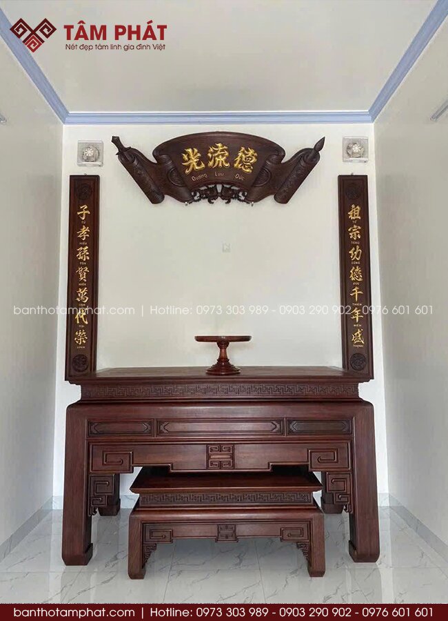 Bàn thờ và Cuốn Thư Câu Đối đơn giản mẫu BT-1809