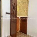 Phòng thờ có hệ vách ngăn CNC hoa sen kín đáo.